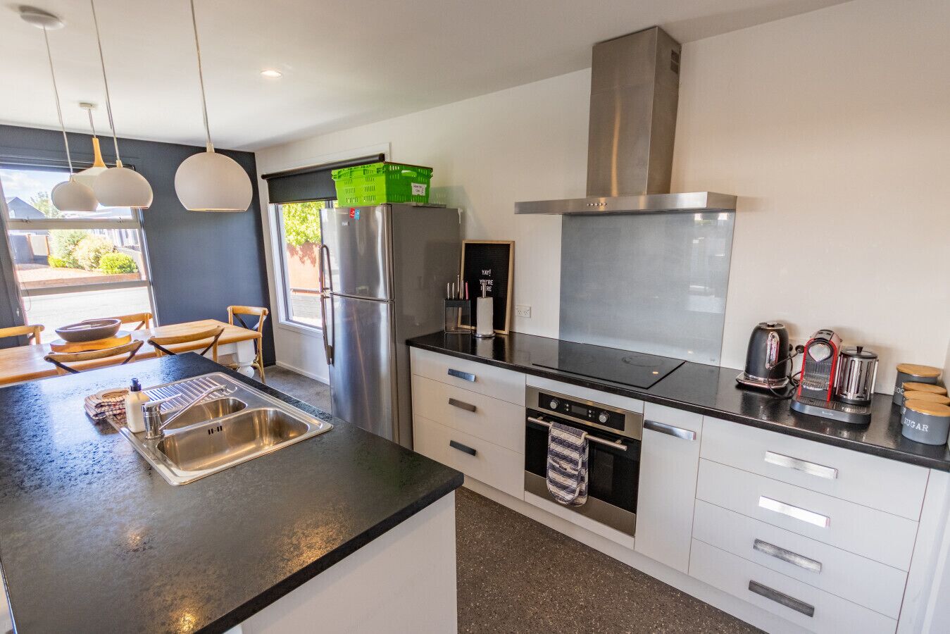 Réfrigérateur, micro-ondes, lave-vaisselle