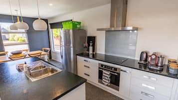 Réfrigérateur, micro-ondes, lave-vaisselle