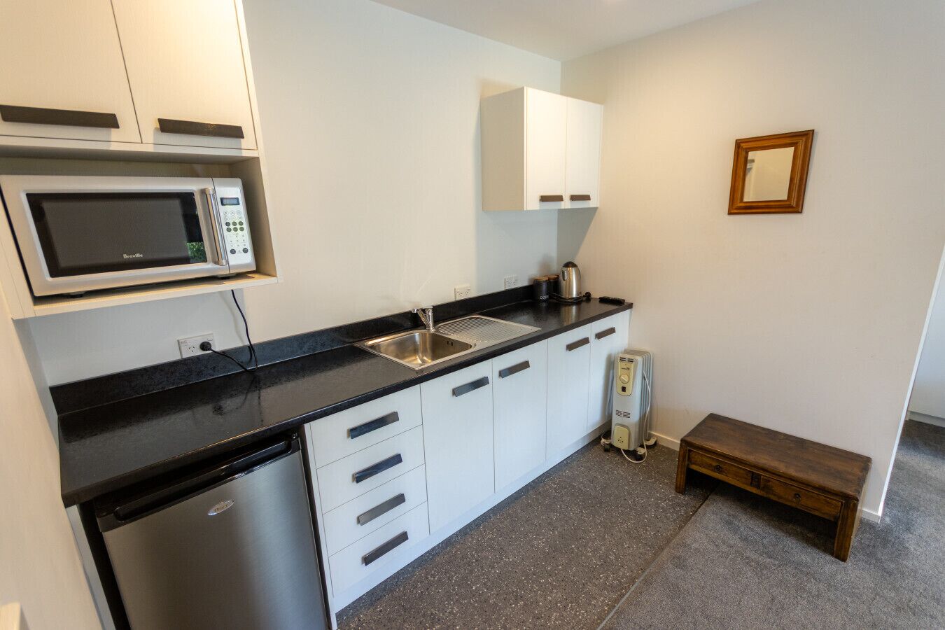 Fridge, microwave, dishwasher, cookware/dishes/utensils