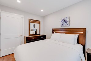 3 bedrooms, desk, iron/ironing board, WiFi
