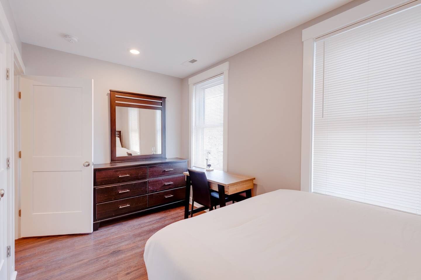 3 bedrooms, desk, iron/ironing board, WiFi
