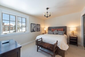 5 habitaciones, tabla de planchar con plancha, wifi y ropa de cama 