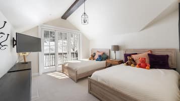 5 bedrooms, iron/ironing board, WiFi, bed sheets