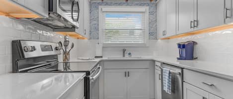 Refrigerador, microondas, horno, placa de cocina