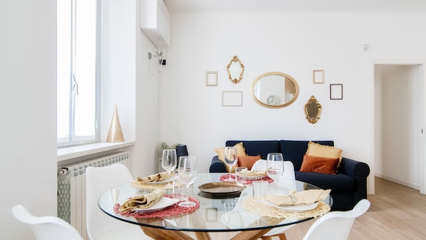 Classic Apartment | Ruang tamu | 30 inci televisyen dengan digital 