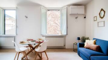 Classic-Apartment | Wohnbereich | 30-Zoll-Fernseher mit Digitalempfang