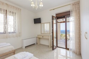 4 bedrooms, in-room safe, iron/ironing board, free WiFi