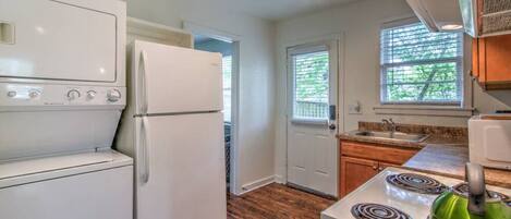 ثلاجة، ميكروويف، فرن، موقد طهي مسطح