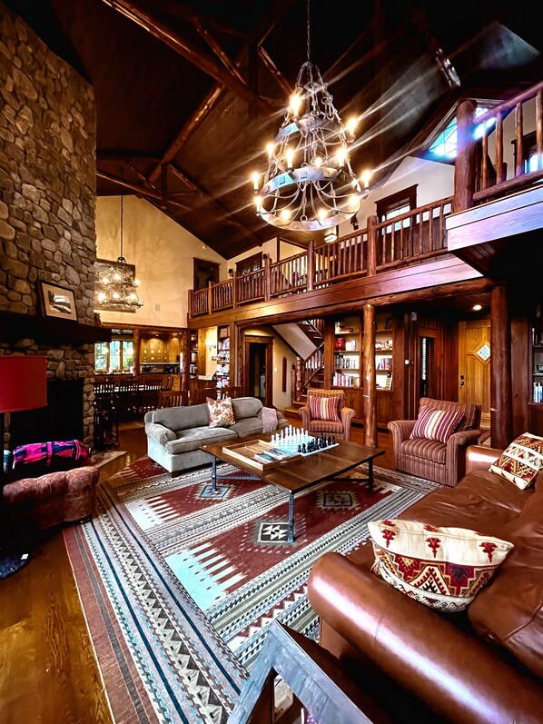 Smart-TV, Kamin, Videospiele, DVD-Player