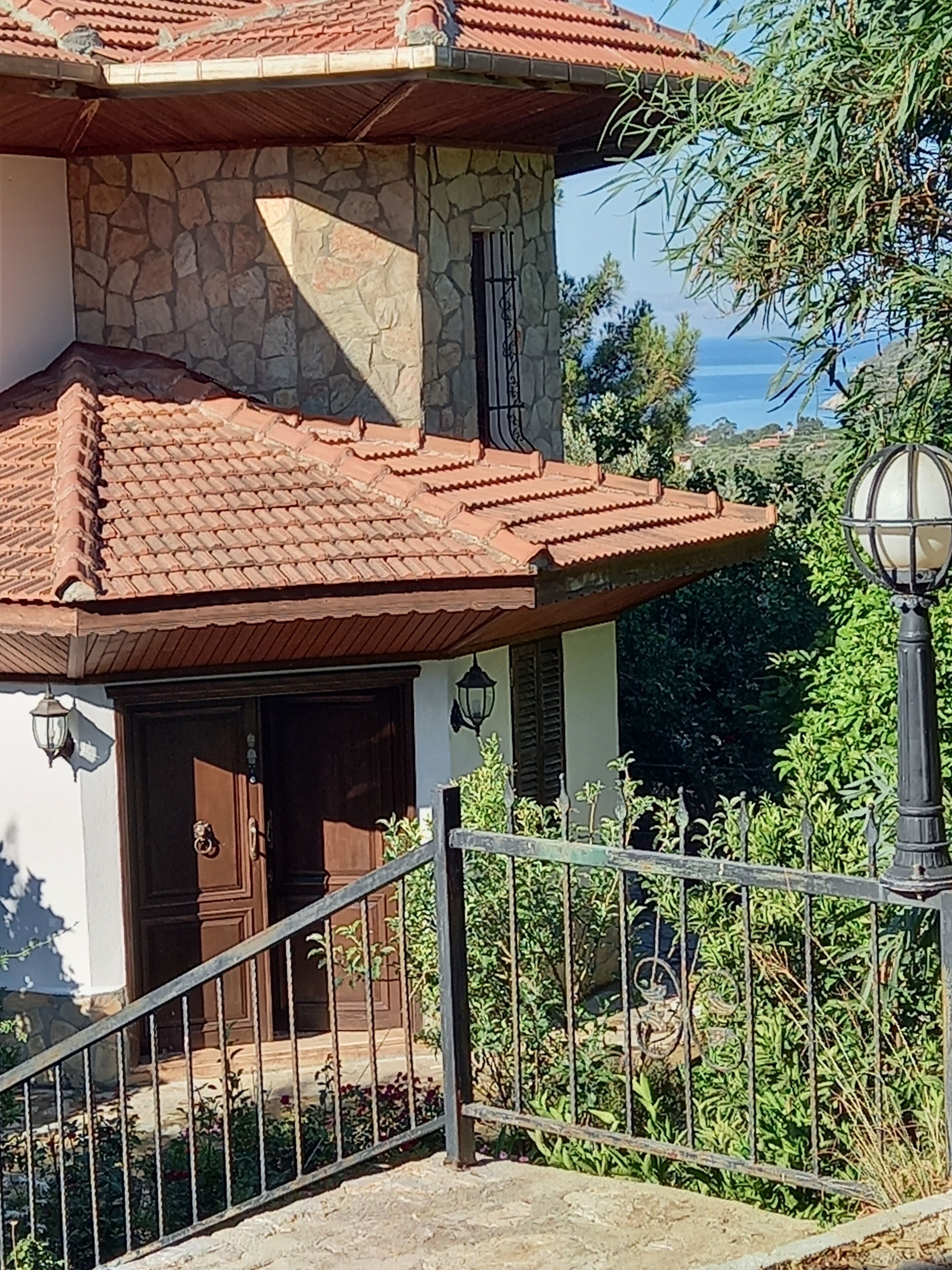 Detached villa
