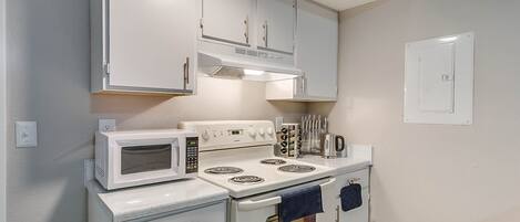 Fridge, microwave, oven, stovetop