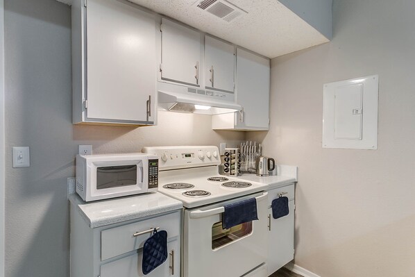 Fridge, microwave, oven, stovetop