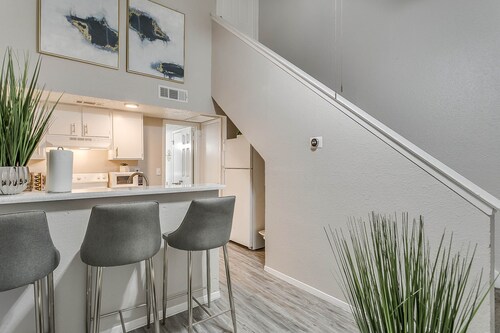 5min to AMH✶9min to MCA✶WiFi✶King Bed✶4K TVs✶②Cars #48