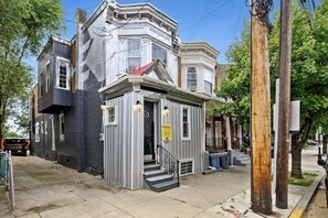Exterior - The Blackberry Tree House (Camden)