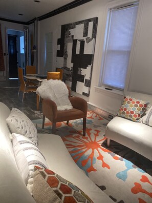 智能電視、壁爐、乒乓球設施