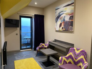 Két bảo mật tại phòng, trang trí khác biệt 