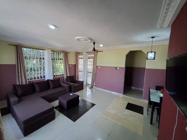 Smart TV - HallWay Apartment C (Accra)