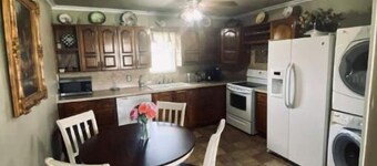 Charming Bungalow-safe area-8 minutes from S Tulsa