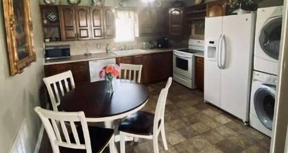 Charming Bungalow-safe area-8 minutes from S Tulsa