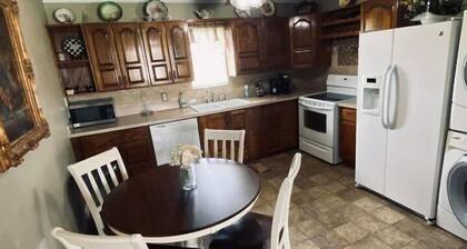Charming Bungalow-safe area-8 minutes from S Tulsa