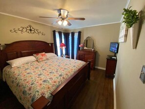 2 bedrooms, desk, iron/ironing board, free WiFi