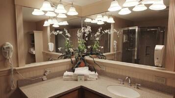 Condo (PB Aug 20th-27th, 1Mac, Lincoln) | Bathroom