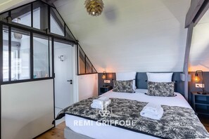 1 habitación, tabla de planchar con plancha, cuna de viaje y wifi 