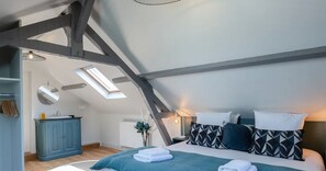 4 عدّة غرف نوم ومكواة/لوح كي وسرير سفر وواي فاي