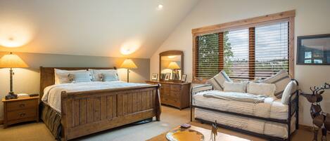 4 bedrooms, desk, free WiFi, bed sheets