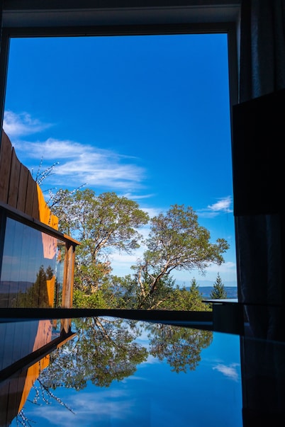 Entire Suite,Ocean,mountain view,jacuzzi in the Suite,next to Mount Maxwell park