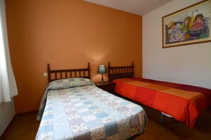 2 bedrooms, iron/ironing board, free WiFi, bed sheets