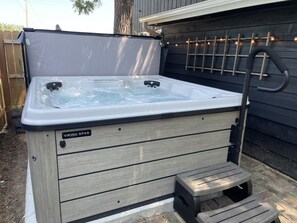 Outdoor spa tub - The Schoolhouse Cabin - Hot Tub and Game Room!  (Hudson)