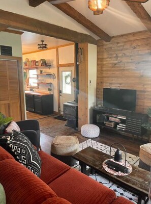 Smart TV, fireplace, foosball, table tennis - The Schoolhouse Cabin - Hot Tub and Game Room!  (Hudson)