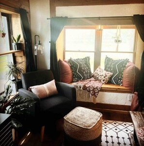 TV connectée, cheminée, baby-foot, table de tennis de table