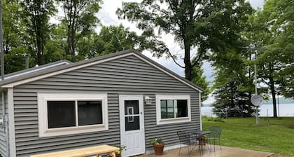 Cozy 3-bedroom Cottage on Metonga Lake with private dock