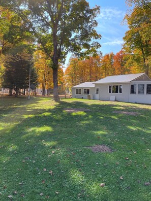 Exterior - Cozy 3-bedroom Cottage on Metonga Lake with private dock (Crandon)