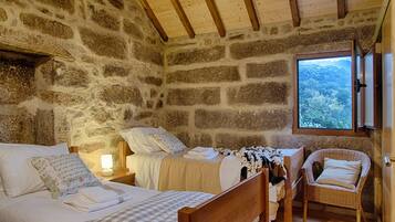 3 bedrooms, travel crib, bed sheets