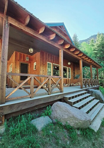 Private Cabin on Beautiful River! Enjoy the popular Paiute ATV Trail.