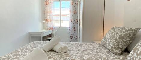 2 bedrooms, iron/ironing board, free WiFi, bed sheets