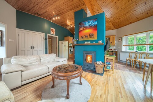 Spacious 2 bed stone cottage in the Wicklow Mountains