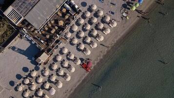 Una spiaggia nelle vicinanze, teli da spiaggia