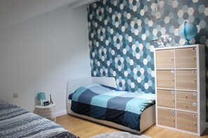 4 bedrooms, iron/ironing board, travel cot, free WiFi