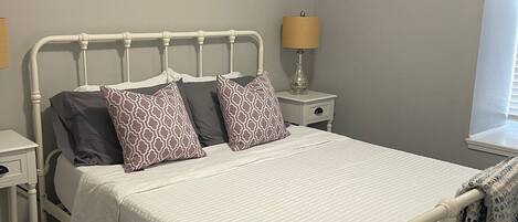 2 室のベッドルーム、WiFi (無料)、ベッドシーツ