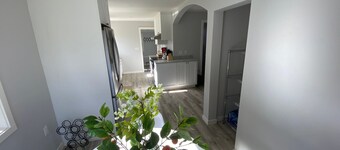 4th Street - Close to Downtown, Newly Renovated, Walk to Shopping, Dining, Drinks