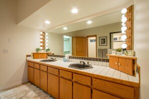 Combined shower/tub, towels, soap, shampoo