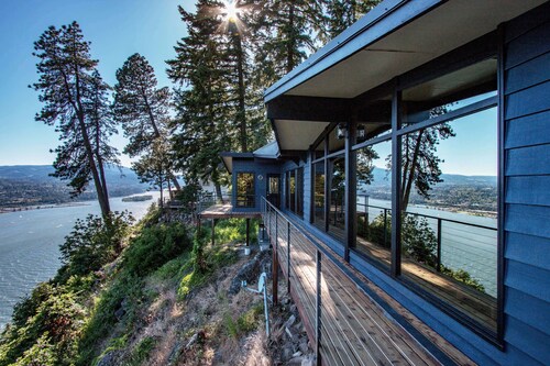 Eye On The Gorge - Perched On The Edge Of The Gorge, Private Hot Tub, A/C, Updated and Epic