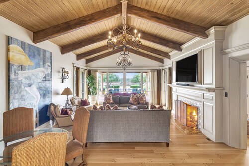 Luxury Paso Villa w/ pool, hot tub, ping pong & bocce ball - 10 min to downtown!