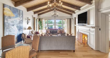 Luxury Paso Villa w/ pool, hot tub, ping pong & bocce ball - 10 min to downtown!