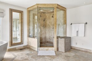 Combined shower/bathtub, hair dryer, bidet, towels