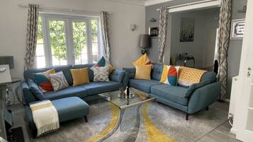 Family Apartment, Accessible, Ensuite (Flat 4-Luxury Family Flat) | Lounge